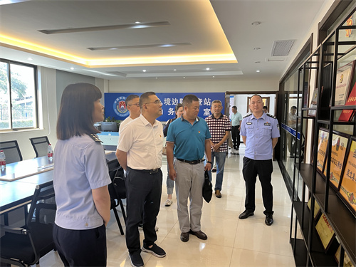 活动人员走访宁德市出入境边防检查站大唐执勤点.jpg