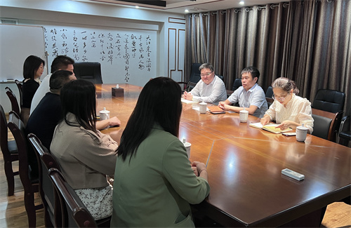 调研组在耿力机械 冯明敏摄.jpg