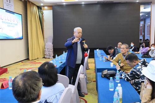 潘教授为听众答疑解惑.jpg