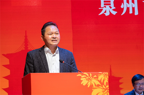 图５　泉州市侨联党组书记、主席温锦辉发言（供图：林海）.jpg