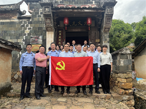 在半月里家风家训教育馆合影.jpg
