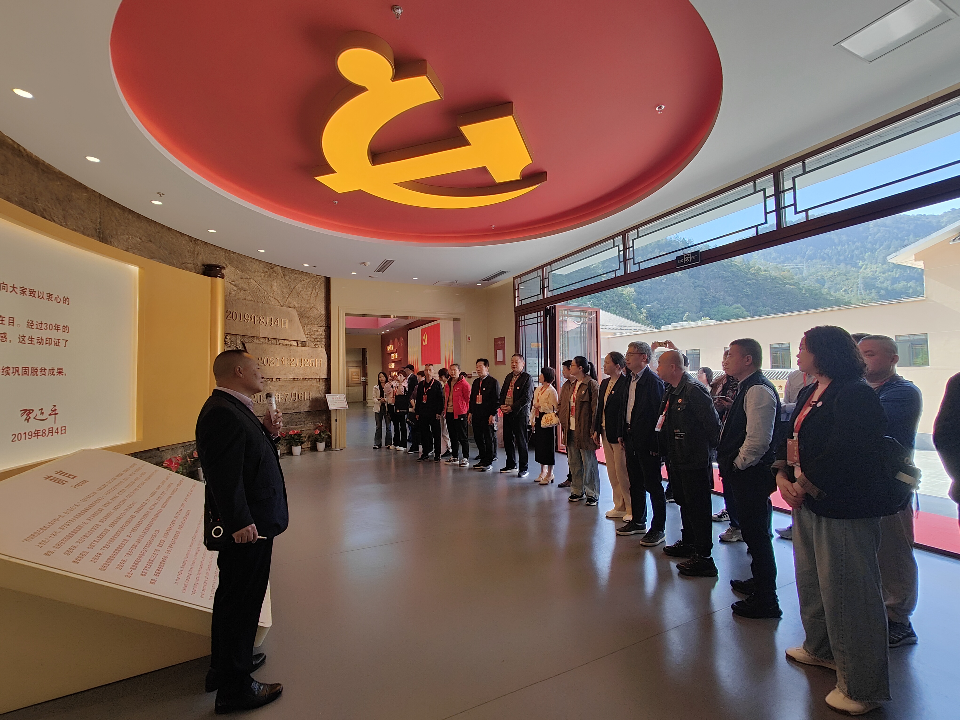 参观难忘下党主题馆 (4).jpg