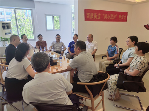 图3：调研组一行在新罗区西陂街道侨联调研。龙岩市侨联黄小花摄.jpg