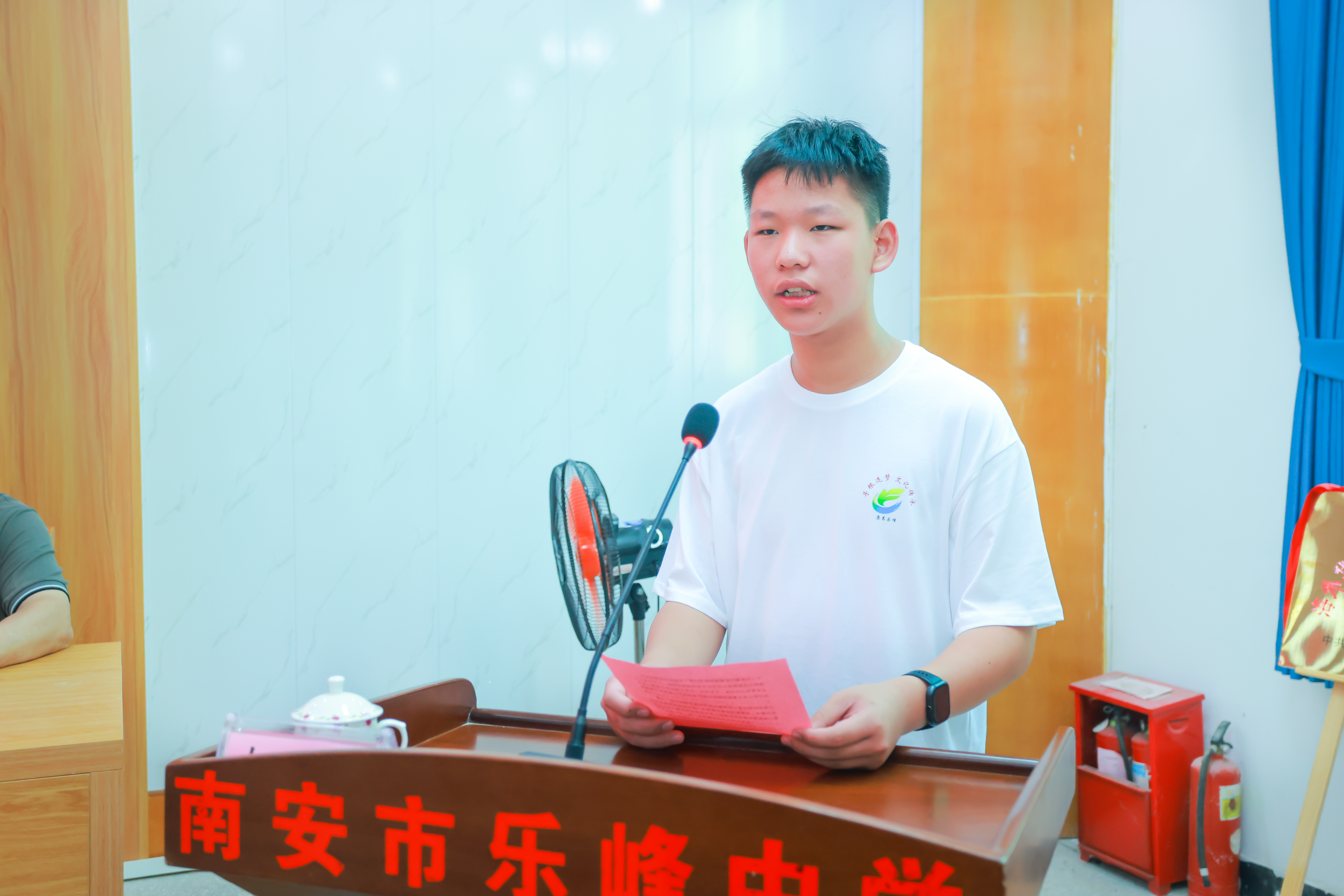 图四 菲律宾华裔青少年代表发言.jpg 图四 菲律宾华裔青少年代表发言.jpg