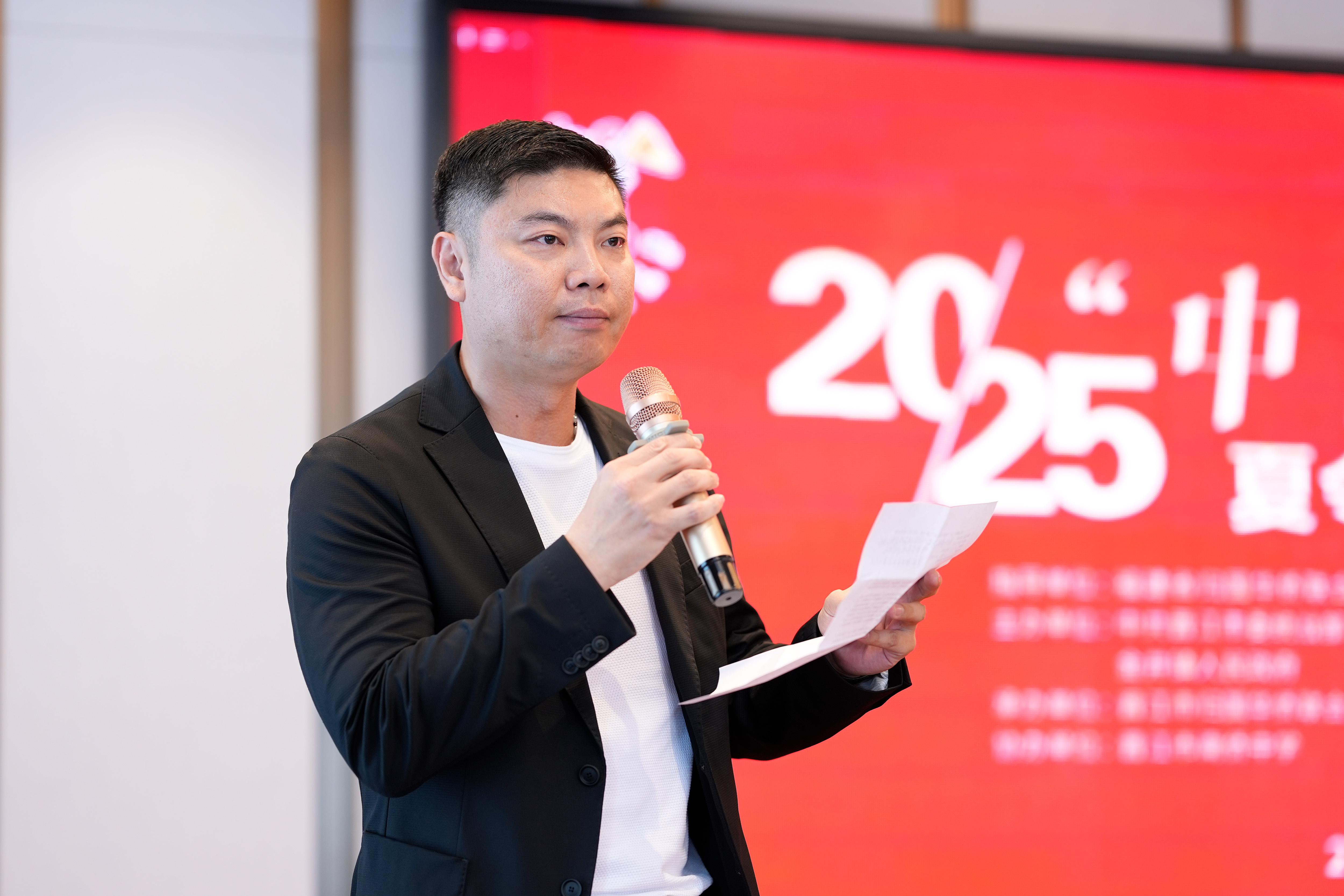 图2:领队代表发言.png 图2:领队代表发言.png