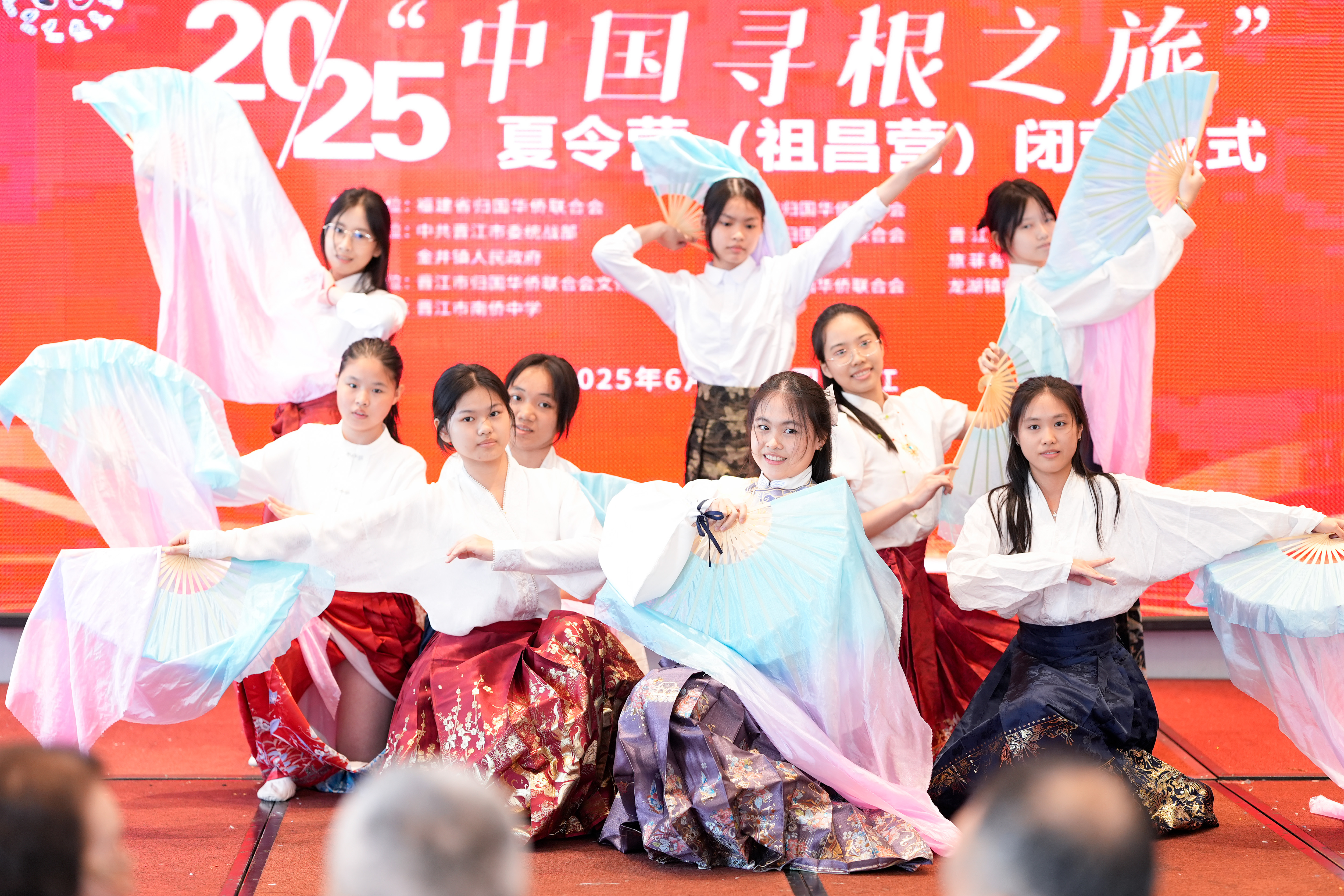 图10:舞蹈《左手指月》.png 图10:舞蹈《左手指月》.png