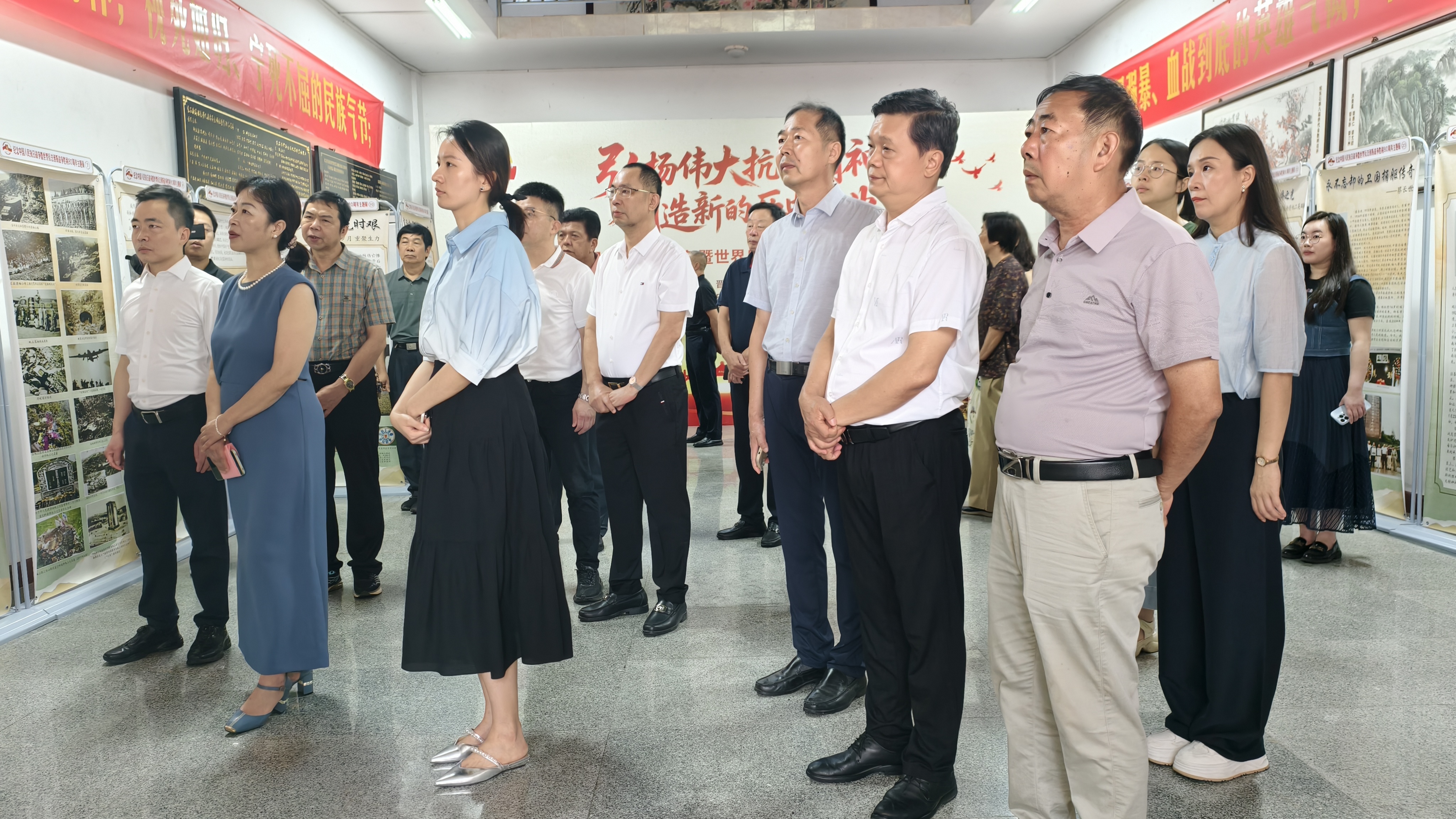 图片二:参观主题展.png 图片二:参观主题展.png