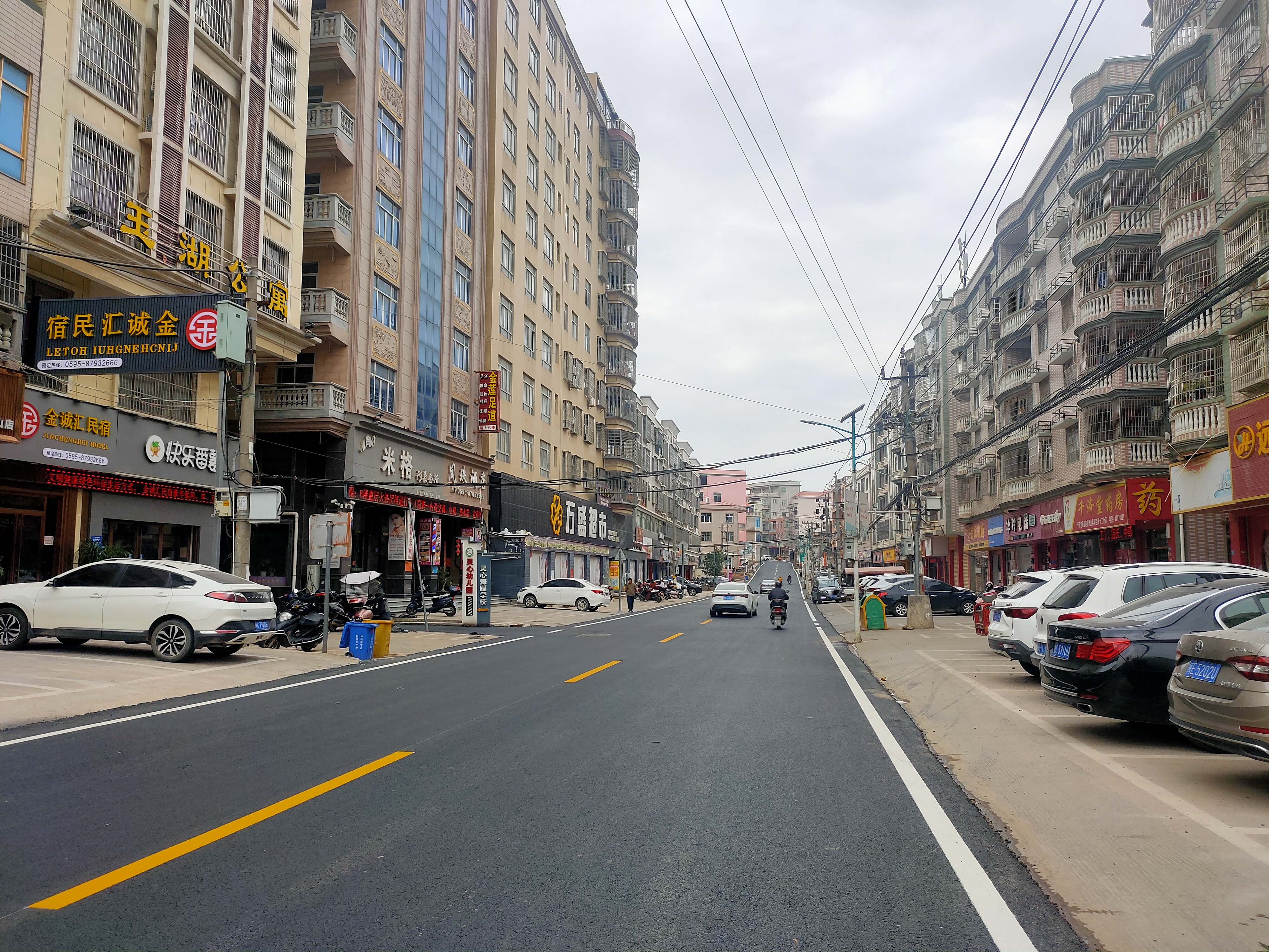 图4 惠华商贸街 (3).jpg 图4 惠华商贸街 (3).jpg