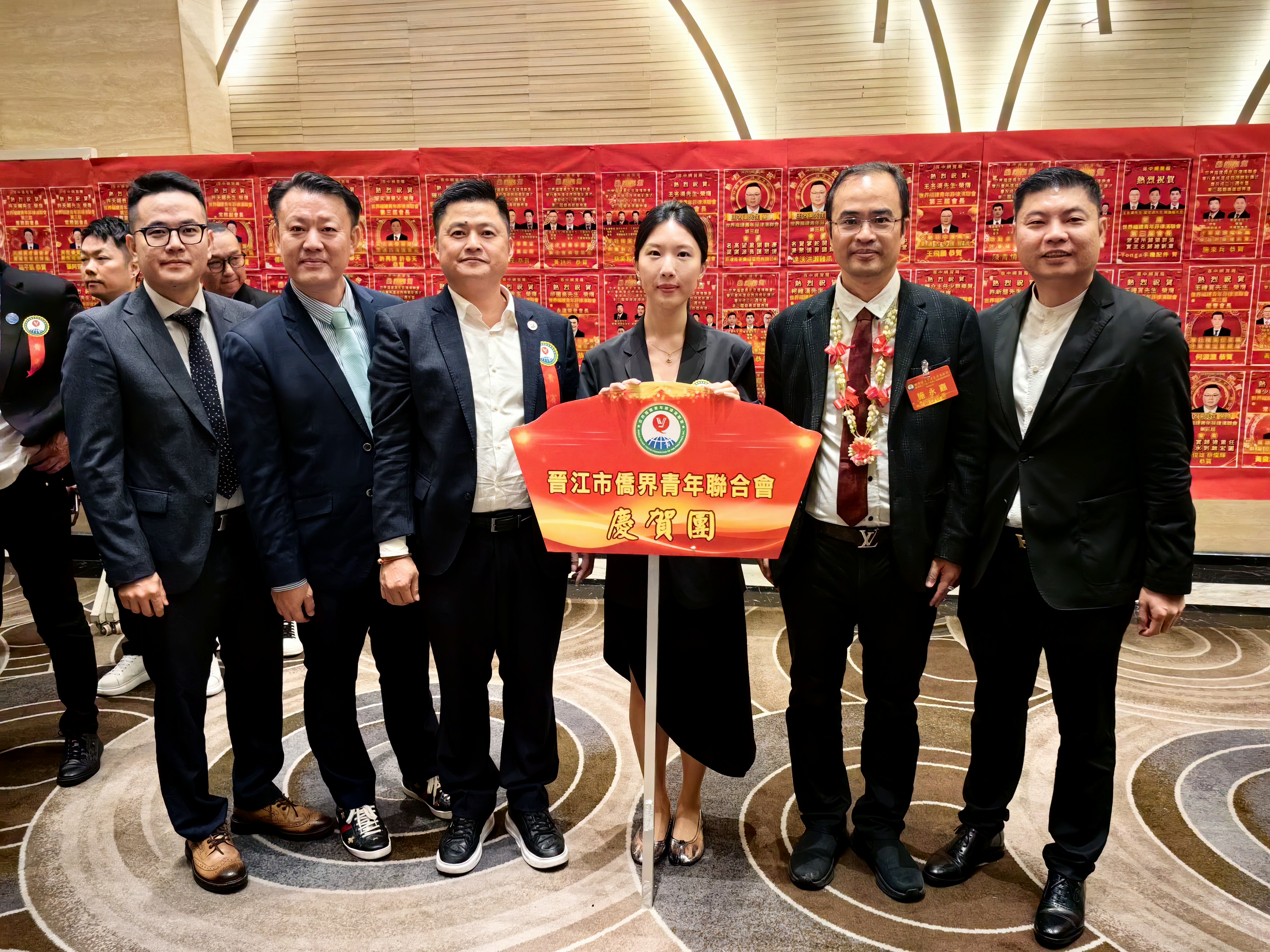 图片4:侨青会参加人员合影.png 图片4:侨青会参加人员合影.png