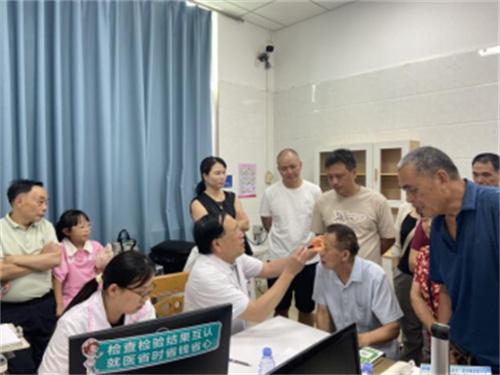侨界专家团队走基层“助力侨乡振兴，健康服务游洋”义诊活动(1)612.jpg