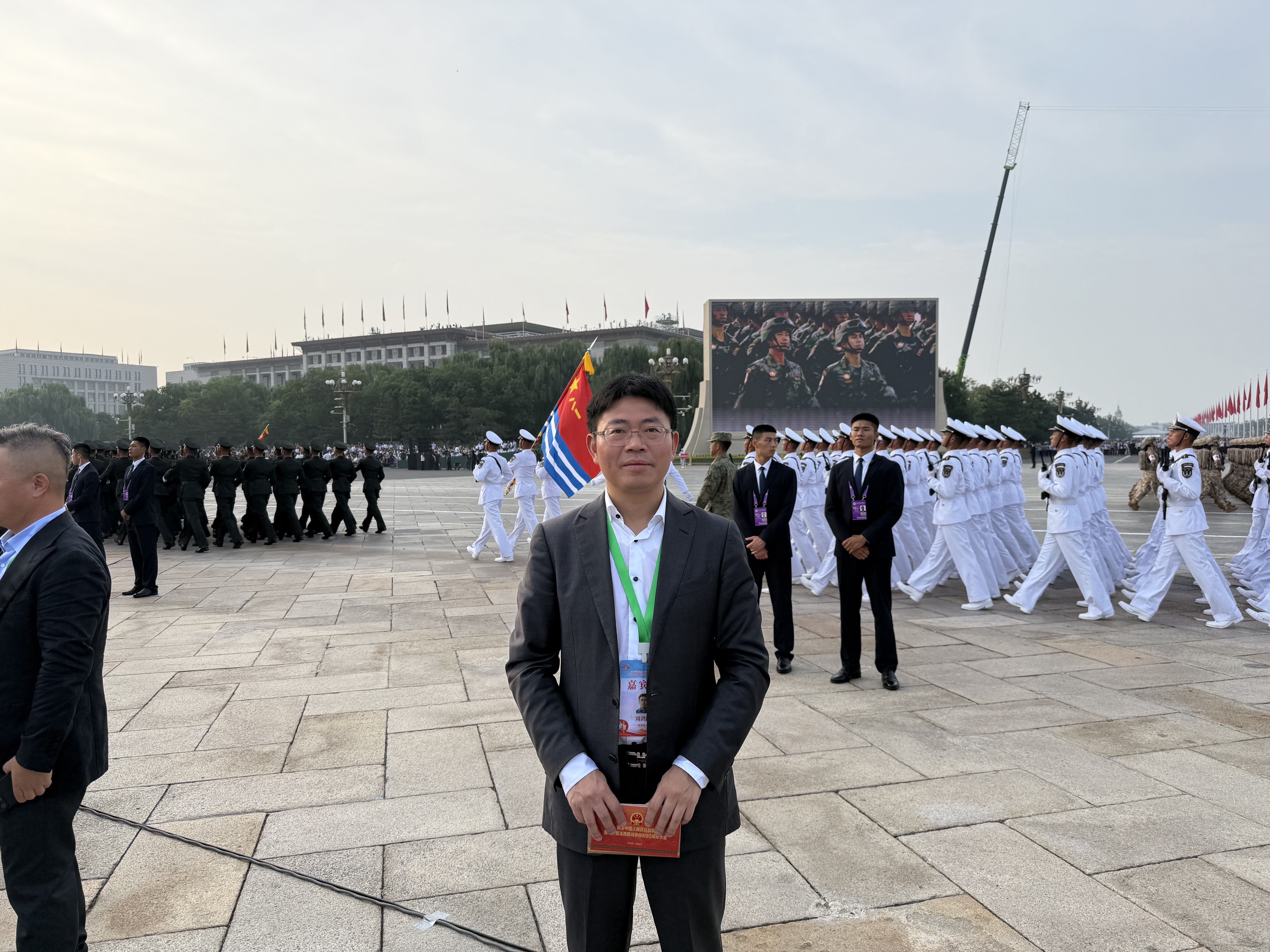 周鸿图.jpg 周鸿图.jpg