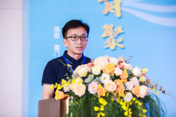 陈阳磊.jpg 陈阳磊.jpg
